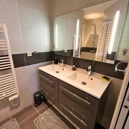 Appartamento 3ch - 2-5p - Parking Et Piscine Gratuit *